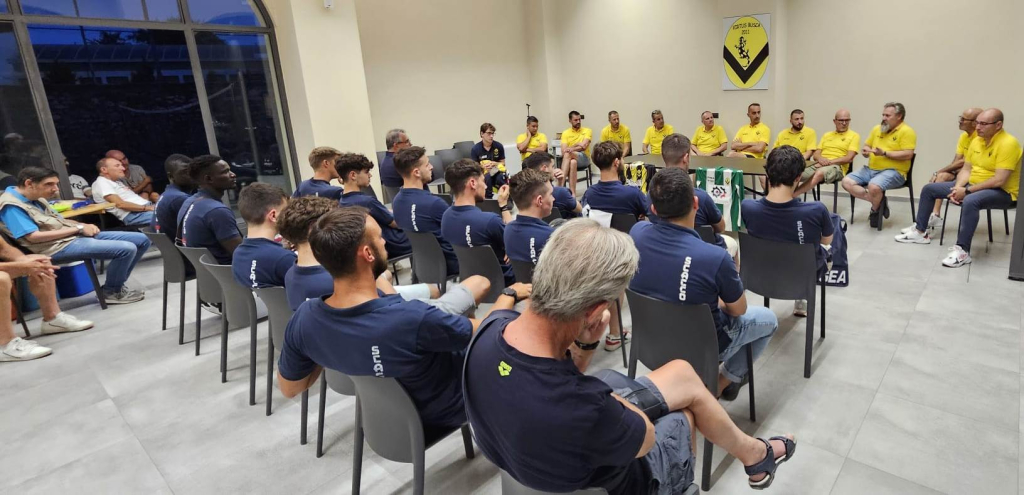 La squadra di calcio Virtus Busca, che si appresta a partecipare al prossimo Campionato di Seconda Categoria, si è riunita lunedì scorso